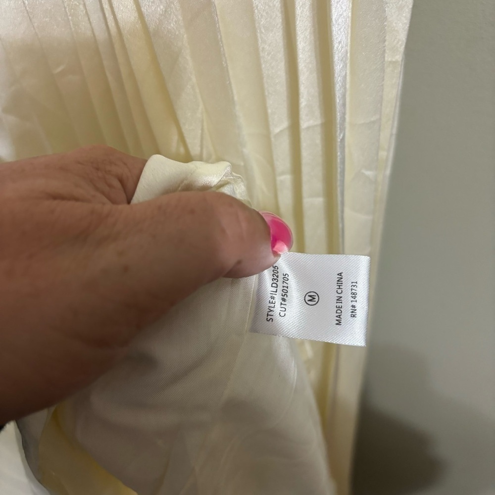 New PRETTY LITTLE SISTER SZ md Giselle Pleated Satin Maxi Dress - Picture 9 of 10